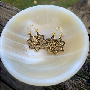 NWOT Metal Mandala Dangle Earrings